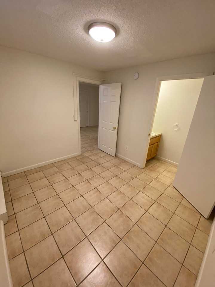 34 Pleasant St - Photo 5 of 11