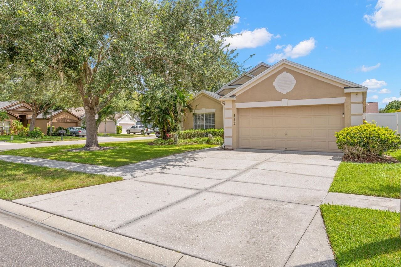 18102 Leafwood Cir - Photo 2 of 21