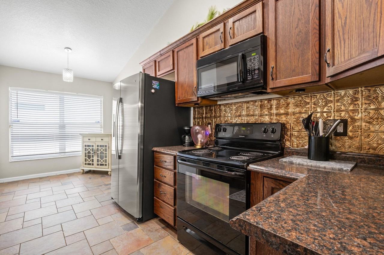 18102 Leafwood Cir - Photo 5 of 21
