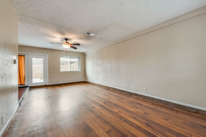 2304 Long Ridge Ln - Photo 3 of 20