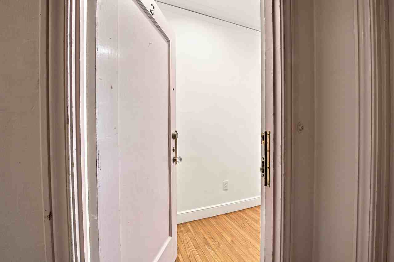 1734 Greenwich St #2 - Photo 5 of 18