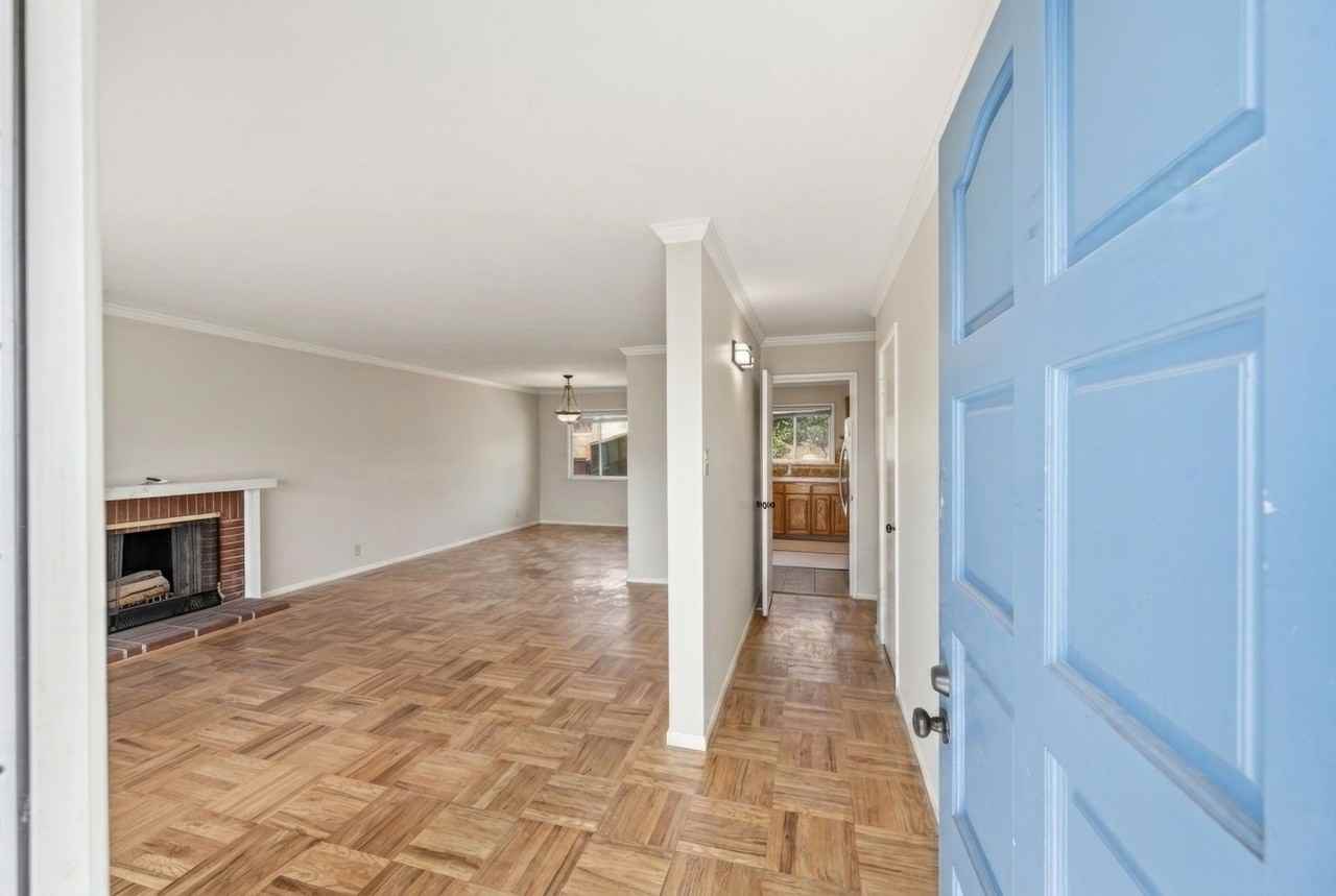 435 Alhambra Rd - Photo 4 of 36