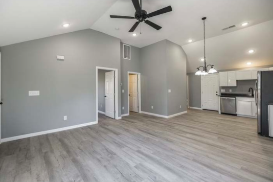 200 Dollar Ave - Photo 5 of 24