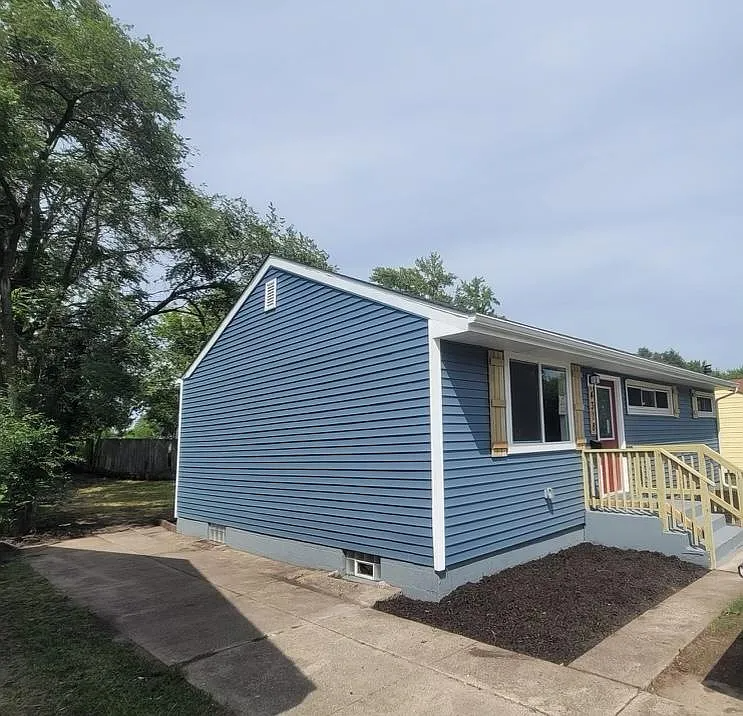 4318 E 12th Pl - Photo 5 of 6