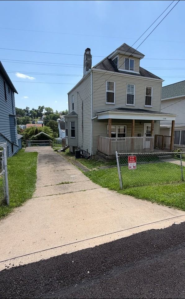 1208 Elwell St - Photo 2 of 10