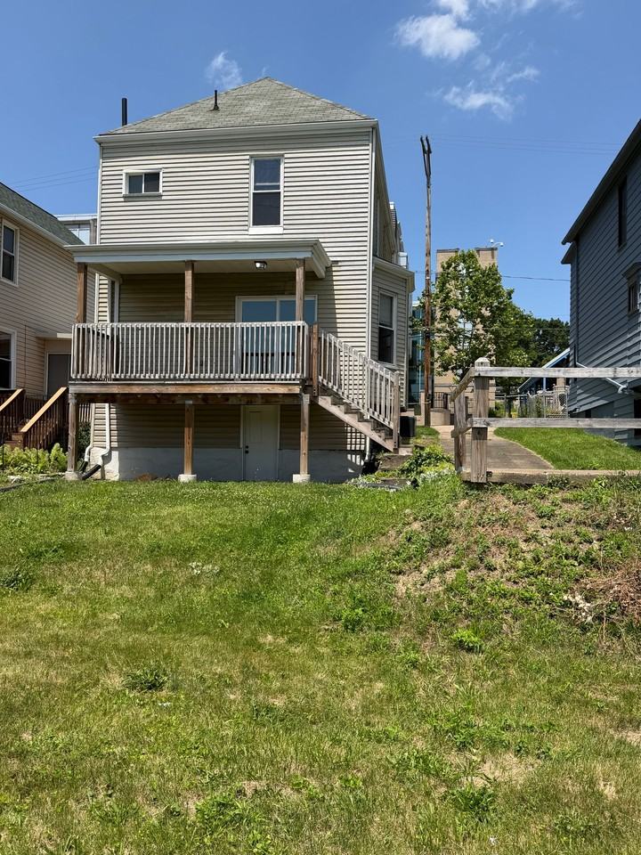 1208 Elwell St - Photo 3 of 10