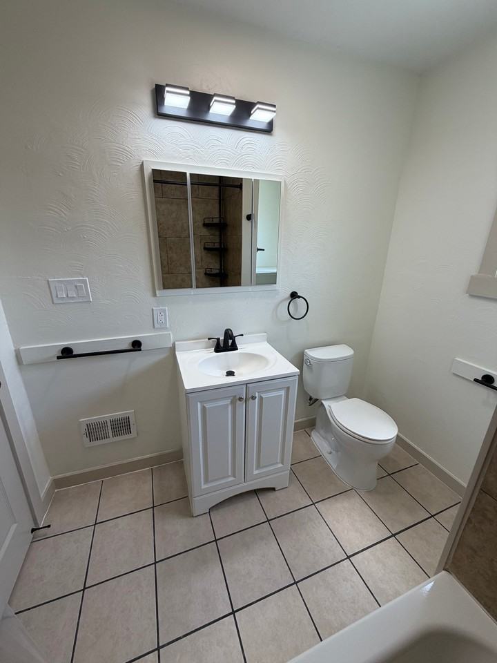 1208 Elwell St - Photo 6 of 10