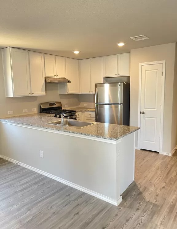 10538 Varmus Dr - Photo 4 of 20