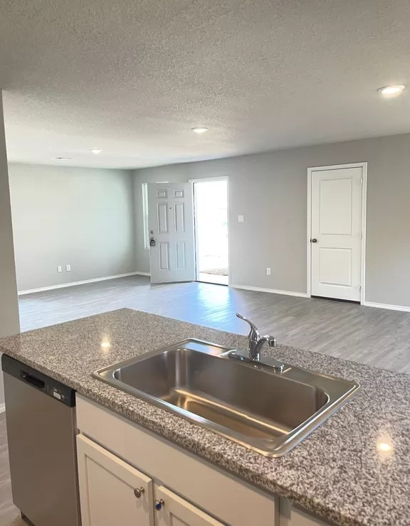 10538 Varmus Dr - Photo 5 of 20
