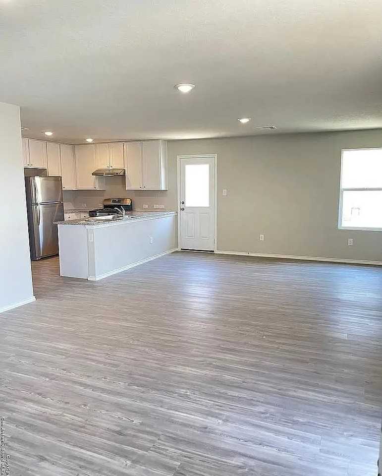 10547 Varmus Dr - Photo 3 of 14