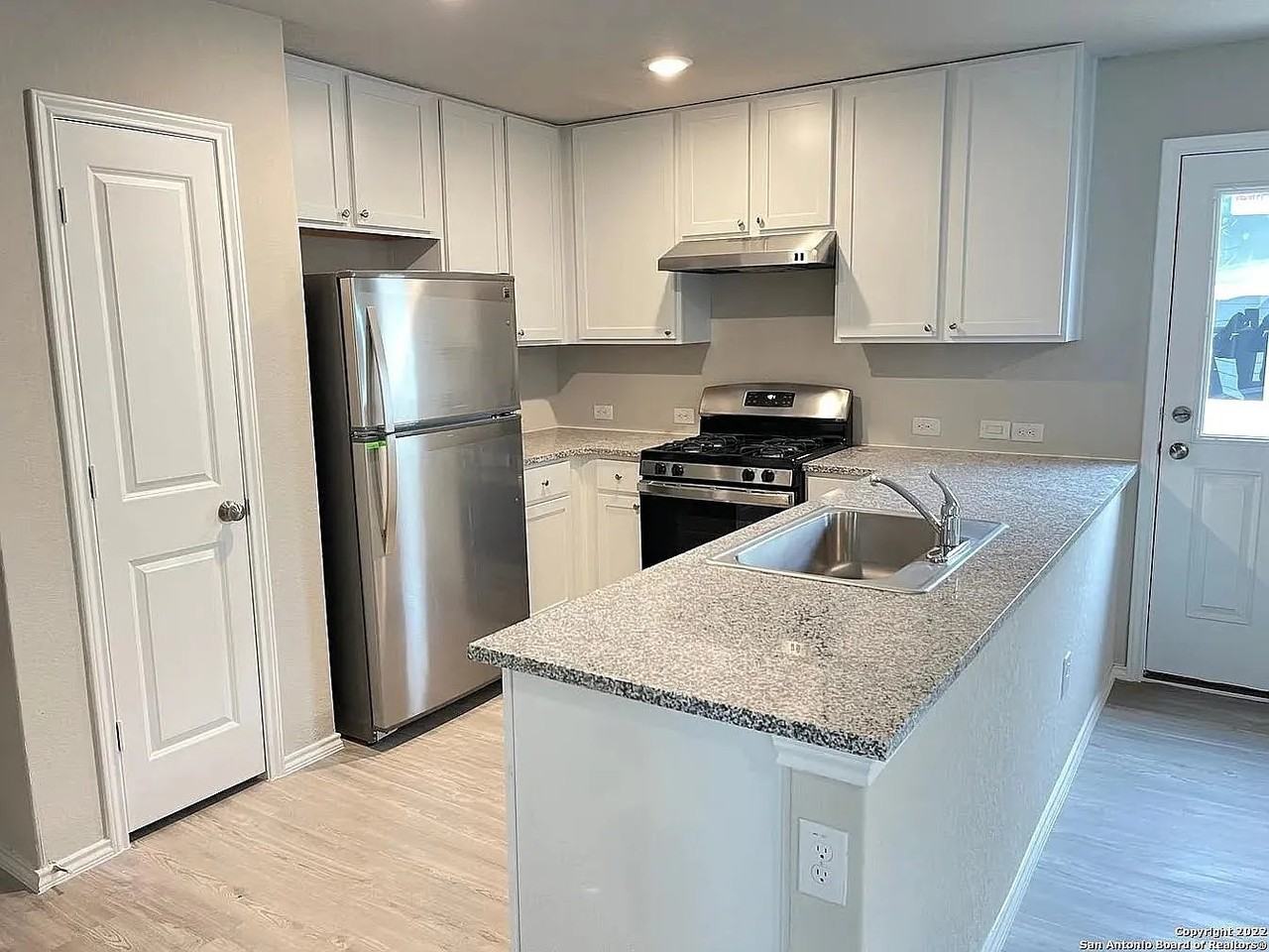 10547 Varmus Dr - Photo 4 of 14