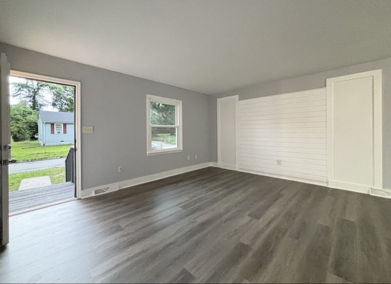 1226 Montgomery Ave - Photo 3 of 15