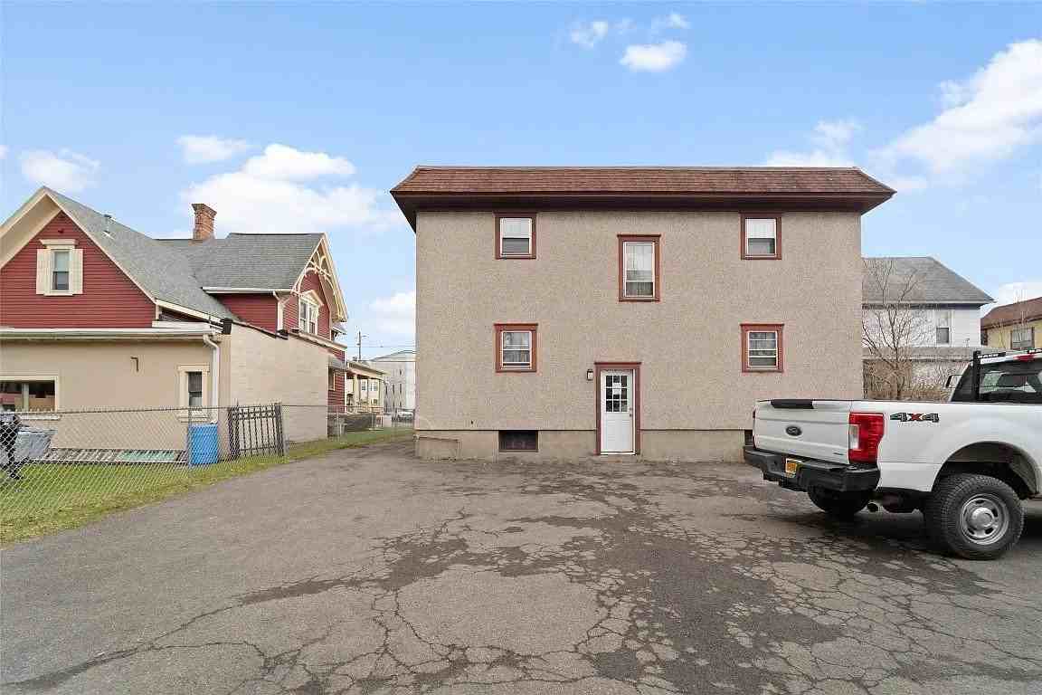 139 Beethoven St #7 - Photo 2 of 9