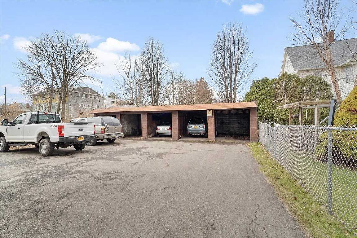 139 Beethoven St #7 - Photo 3 of 9