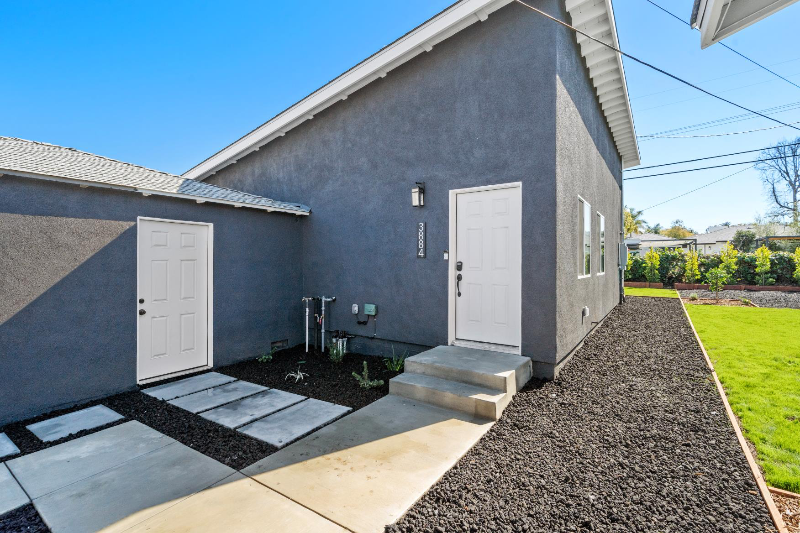 3884 Alsace Ave - Photo 3 of 21