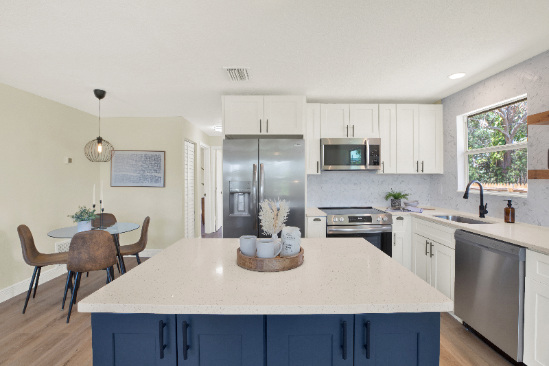 6220 Pershing St Ne - Photo 3 of 11