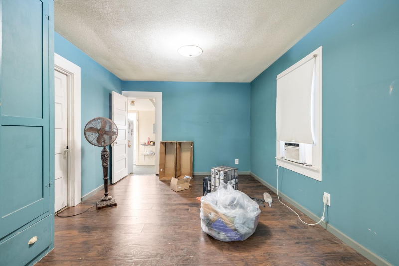 1554 35th St - Photo 5 of 17