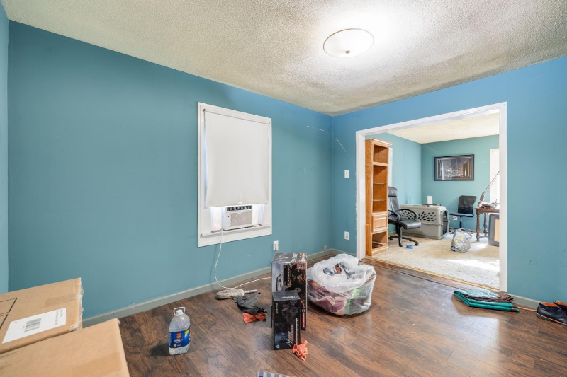 1554 35th St - Photo 6 of 17