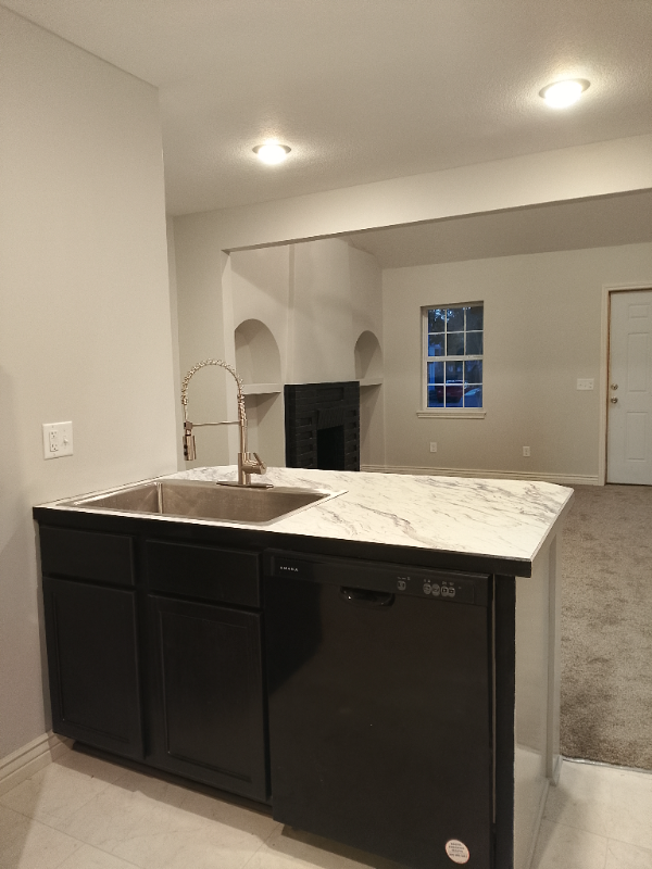 126 S Green St - Photo 3 of 11