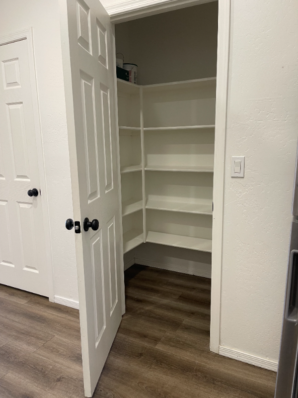 515 E 6th St #2 - Photo 4 of 16