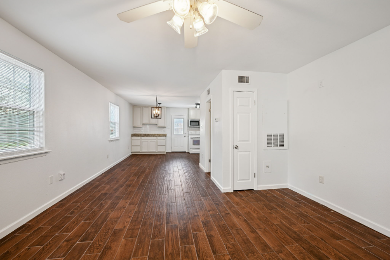 713 Heavens Dr #5 - Photo 4 of 17