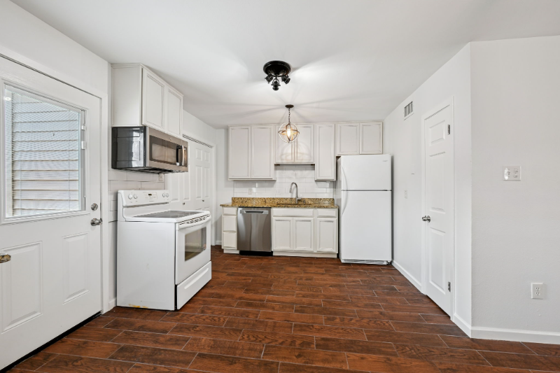 713 Heavens Dr #5 - Photo 7 of 17