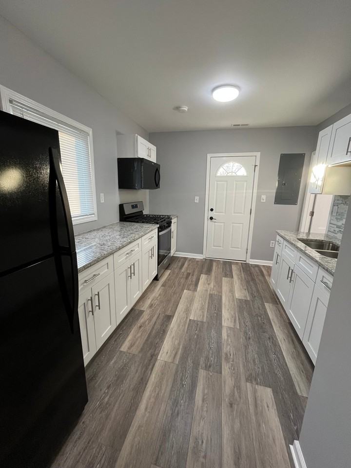 4744 Delaware St - Photo 5 of 12