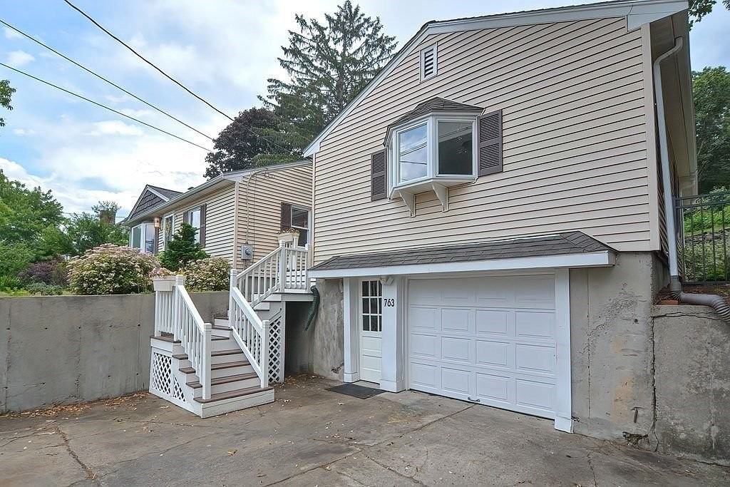 763 Stevens St - Photo 3 of 29