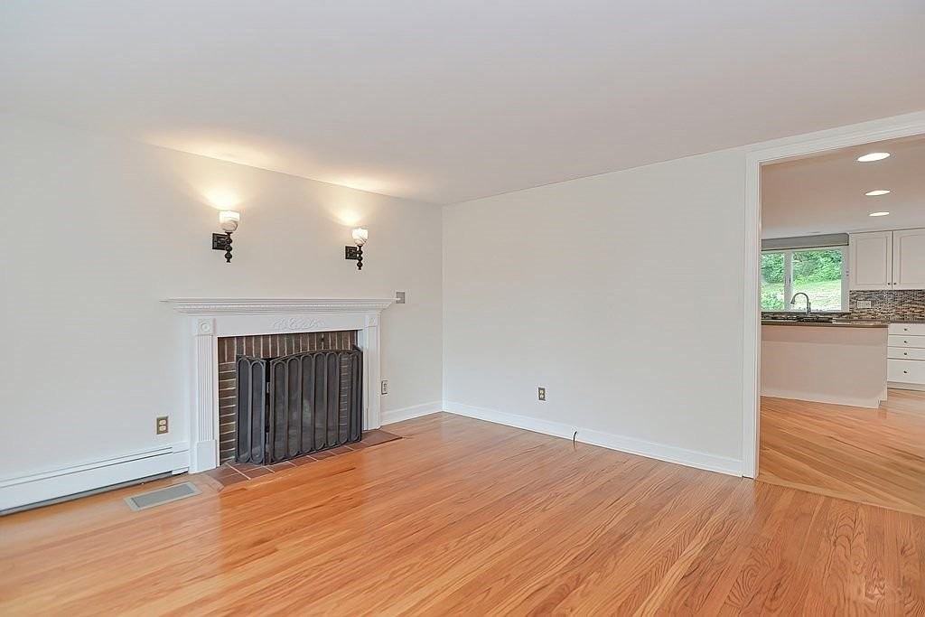 763 Stevens St - Photo 4 of 29