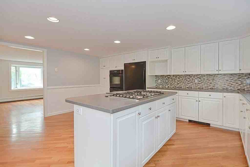 763 Stevens St - Photo 5 of 29