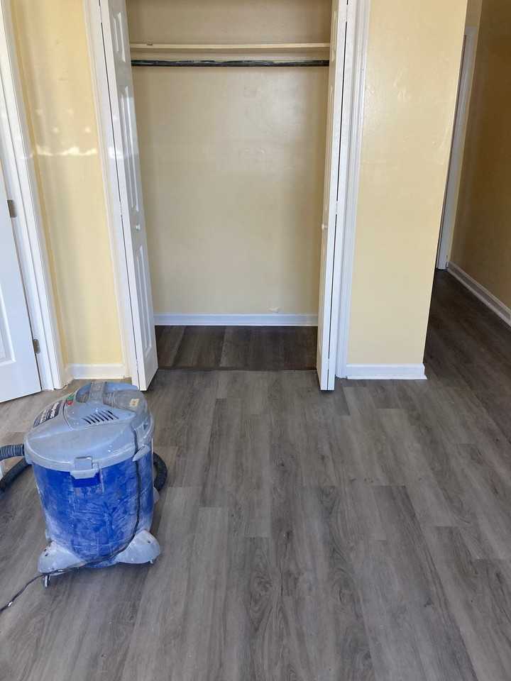 405 S Commissioners Ave - Photo 4 of 6