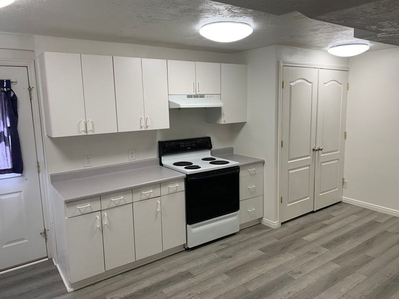 1053 S Main St - Photo 3 of 11