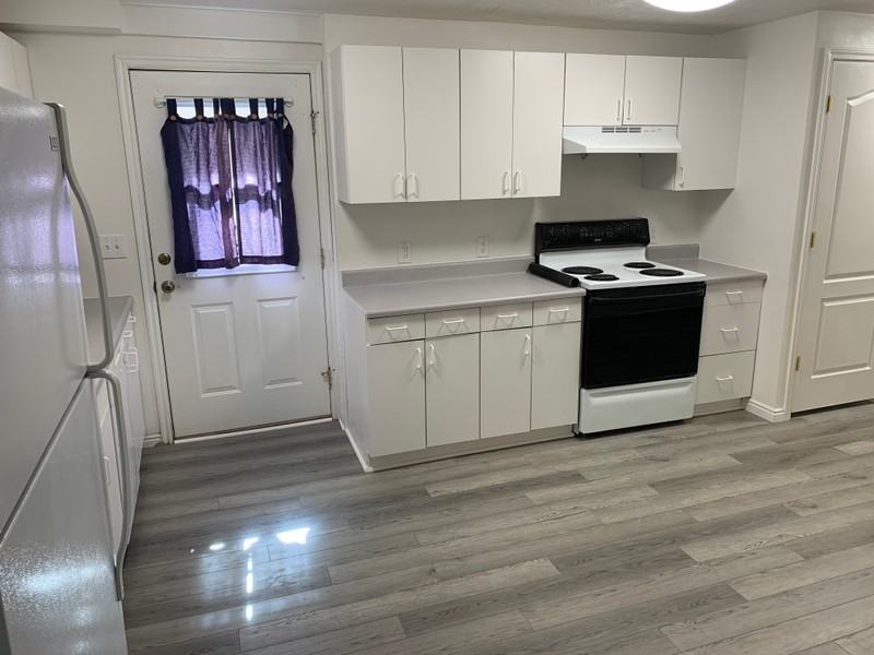 1053 S Main St - Photo 4 of 11
