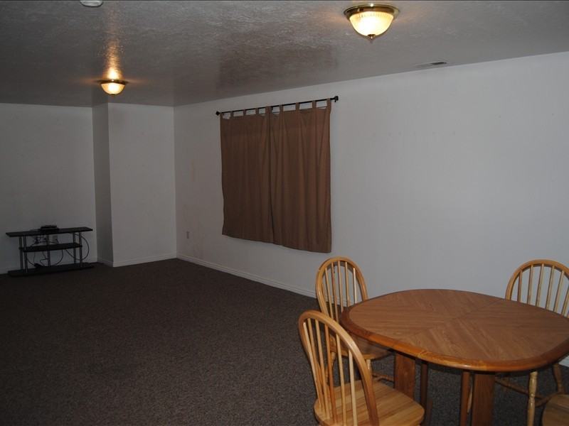 1053 S Main St - Photo 6 of 11