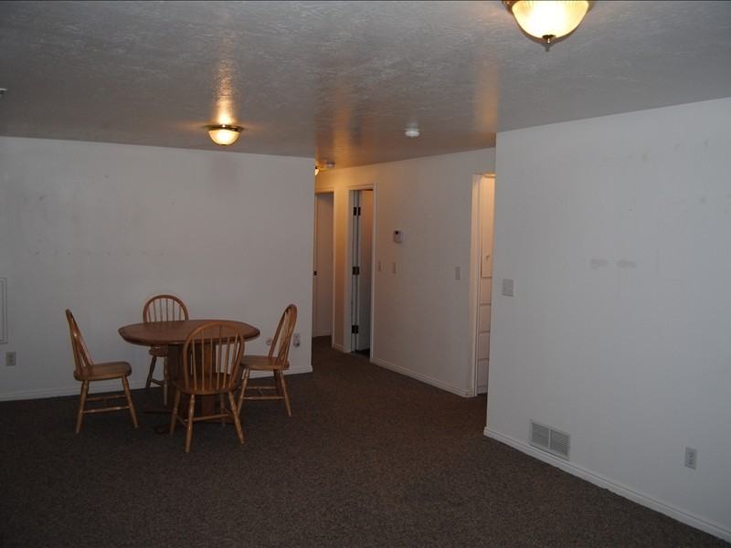 1053 S Main St - Photo 7 of 11