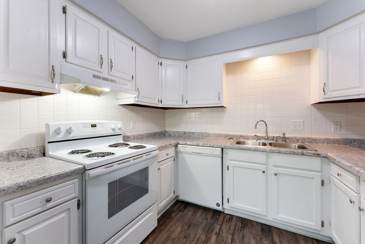 3201 Schuetzen Ln #3207 - Photo 2 of 17
