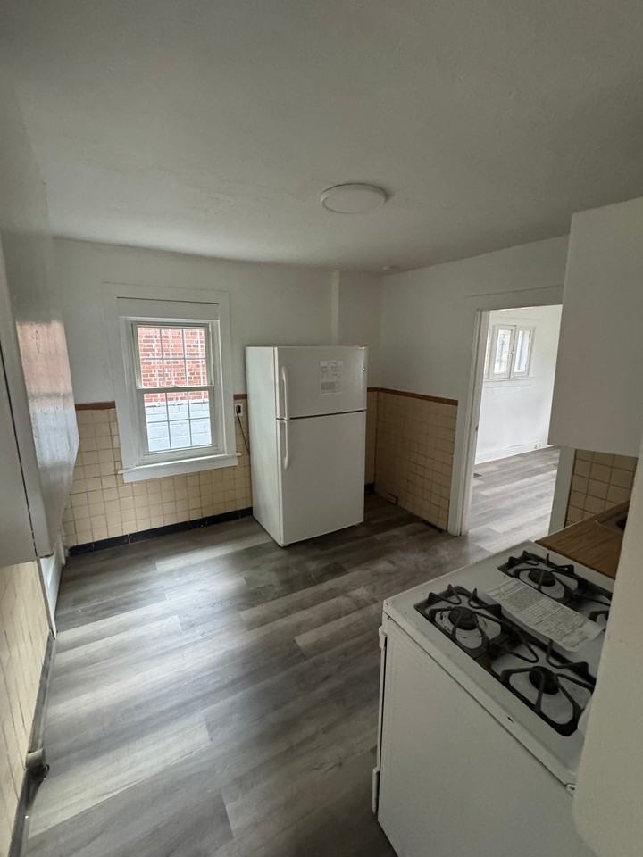 2140 69th St - Photo 6 of 7