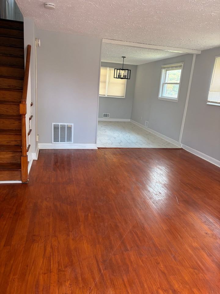 7713 Hillsway Ave - Photo 3 of 9