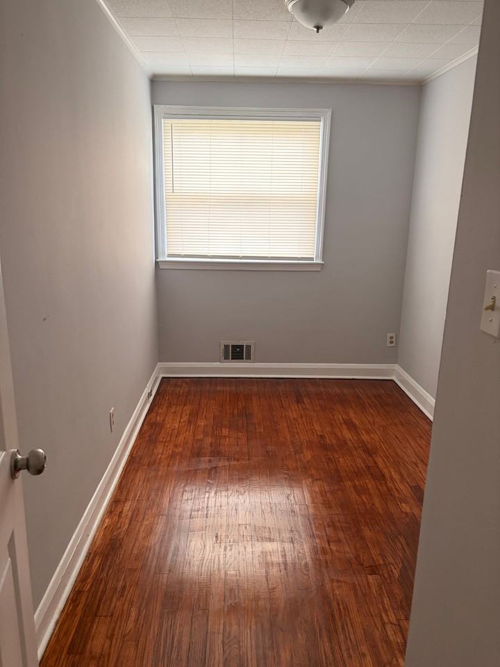 7713 Hillsway Ave - Photo 6 of 9