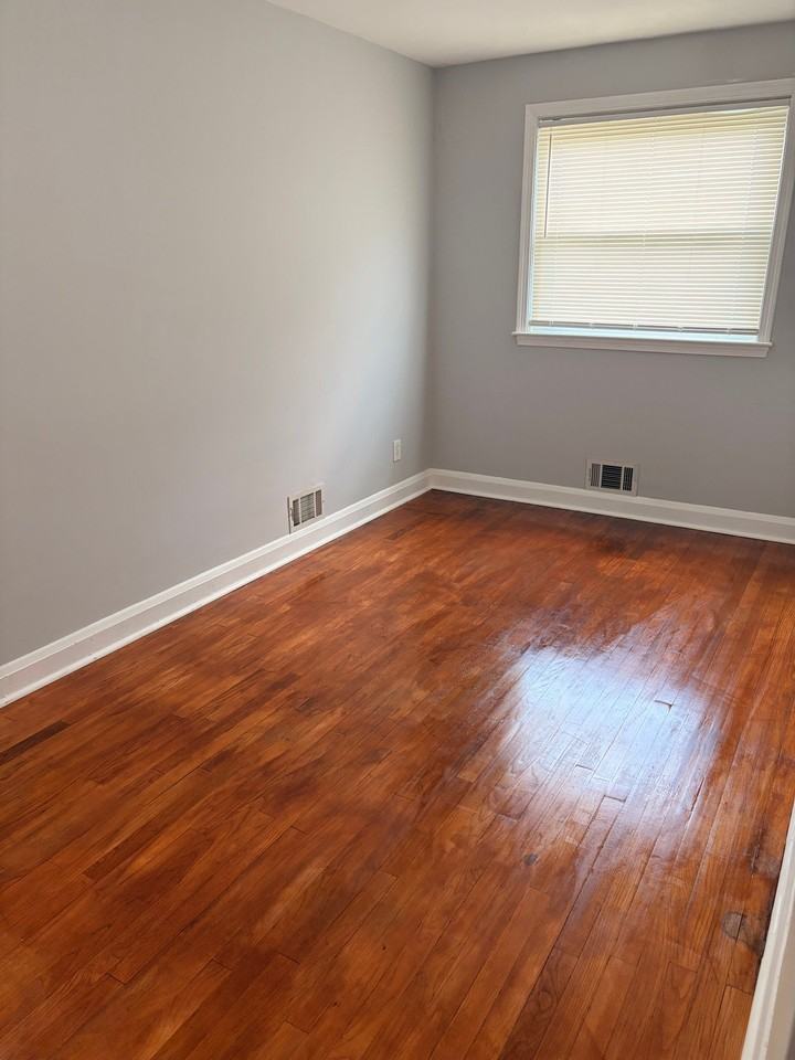 7713 Hillsway Ave - Photo 7 of 9