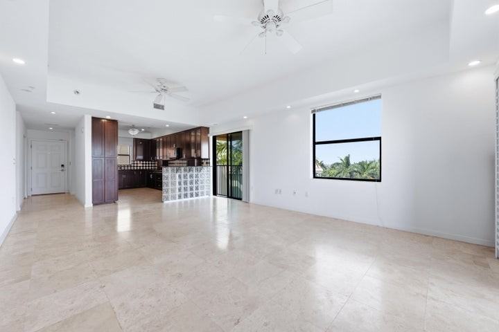 1640 Presidential Way - Photo 3 of 8