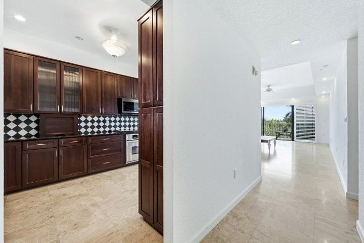 1640 Presidential Way - Photo 6 of 8