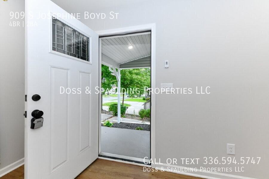909 S Josephine Boyd St - Photo 4 of 32