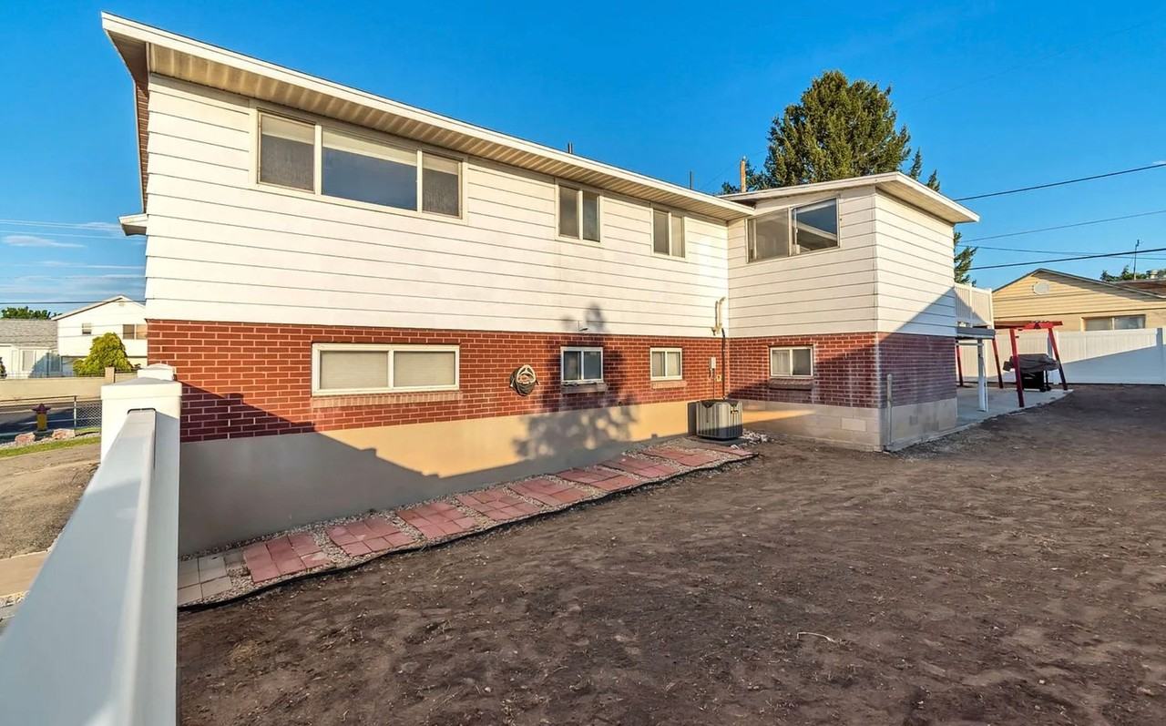 4018 S 4800 W - Photo 5 of 18