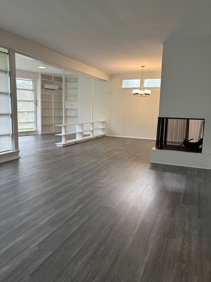 1322 Knollwood Dr - Photo 3 of 20