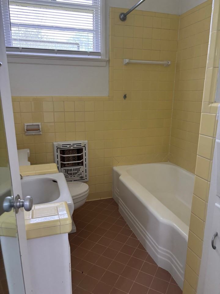 1322 Knollwood Dr - Photo 7 of 20