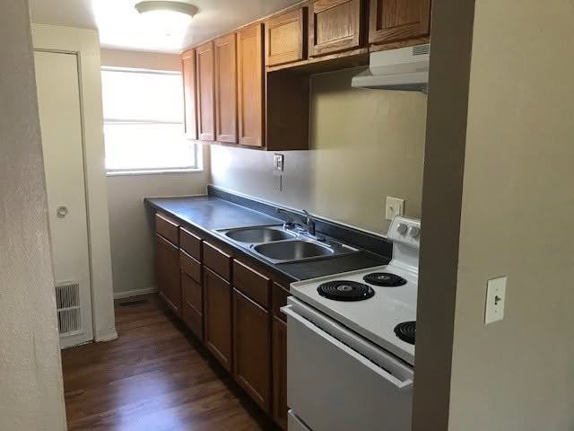 1132 E John St #2 - Photo 4 of 6