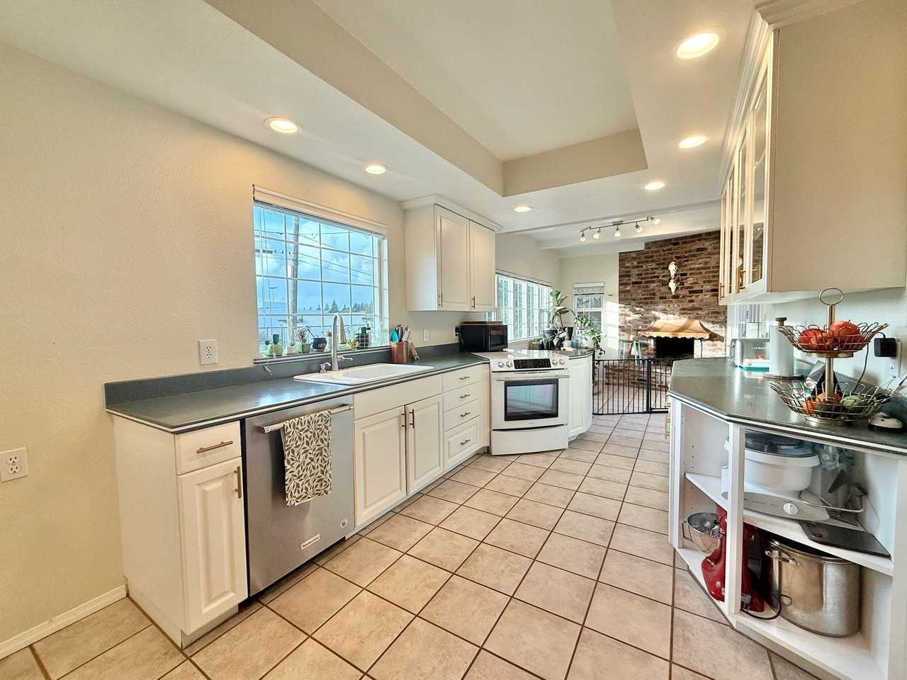 342 W Chapman Ave - Photo 3 of 12