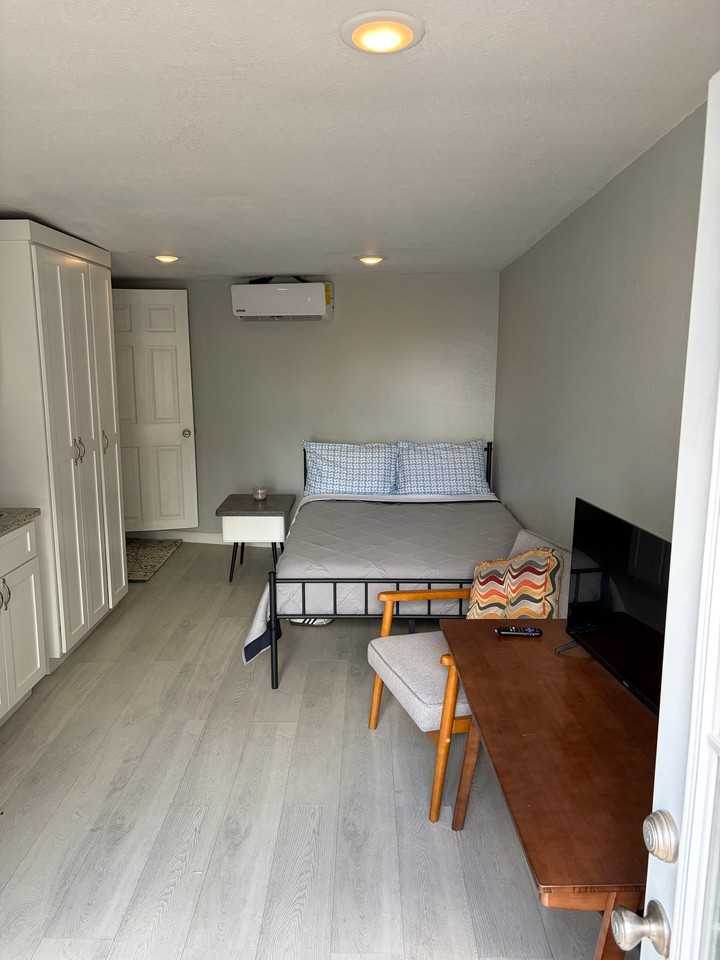 1204 E Baltimore Dr #1 - Photo 3 of 10
