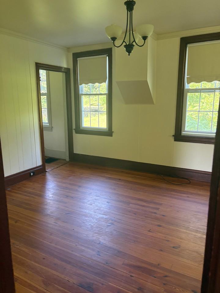 403 Old Ferry Rd - Photo 2 of 7